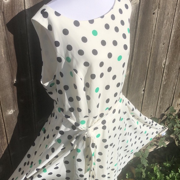 Jessica Howard Midi Sleeveless Flare Polka Dot Dress with belted waist! Size 20W - Picture 2 of 9